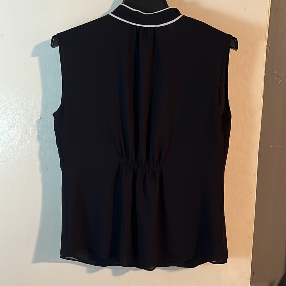 Sleeveless Black White House Black Market Dressy Shirt - Picture 2 of 4